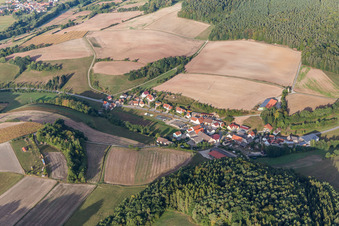 Vue aérienne de Unterweiler à Burgwindheim dans le département Bavière, Allemagne