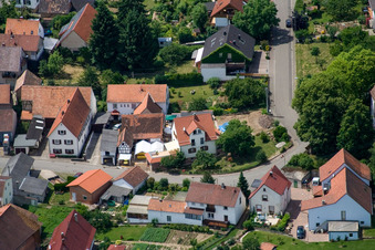 Vue aérienne de Kirchstr à le quartier Rechtenbach in Schweigen-Rechtenbach dans le département Rhénanie-Palatinat, Allemagne
