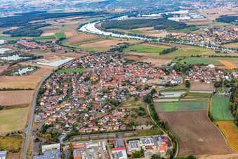 Vue aérienne de De l'est à le quartier Stadtschwarzach in Schwarzach am Main dans le département Bavière, Allemagne