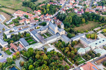 Vue aérienne de Abbaye de Münsterschwarzach à le quartier Stadtschwarzach in Schwarzach am Main dans le département Bavière, Allemagne