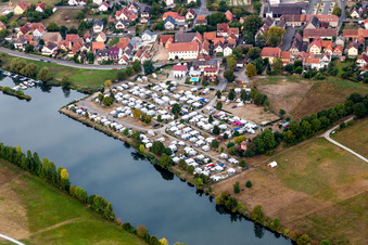 Vue aérienne de Camping Mainblick à le quartier Schwarzenau in Schwarzach am Main dans le département Bavière, Allemagne