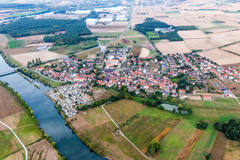 Vue aérienne de Zone riveraine à le quartier Münsterschwarzach in Schwarzach am Main dans le département Bavière, Allemagne