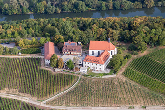 Vue aérienne de Restaurant en plein air Gasthaus Mainaussicht "Gifthütte à le quartier Escherndorf in Volkach dans le département Bavière, Allemagne