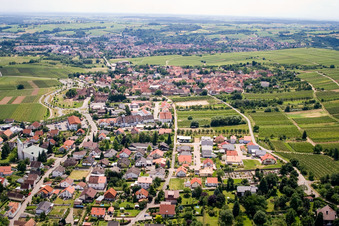 Vue aérienne de Porte du Vin vue du nord à le quartier Schweigen in Schweigen-Rechtenbach dans le département Rhénanie-Palatinat, Allemagne