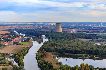Vue aérienne de Centrale nucléaire du sud à Grafenrheinfeld dans le département Bavière, Allemagne