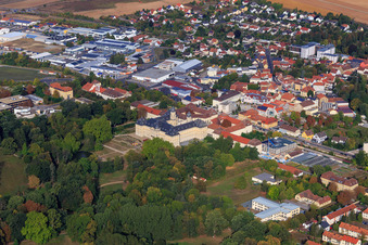 Vue aérienne de Hôpital orthopédique Schloss Werneck à Werneck dans le département Bavière, Allemagne