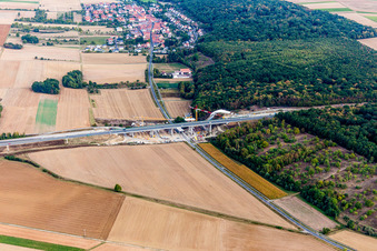 Vue aérienne de A7 à le quartier Schraudenbach in Werneck dans le département Bavière, Allemagne