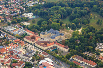 Vue oblique de Hôpital orthopédique Schloss Werneck à Werneck dans le département Bavière, Allemagne