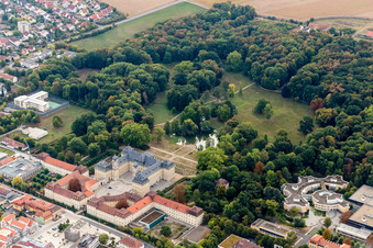 Vue aérienne de Parc du château du château Werneck à Werneck dans le département Bavière, Allemagne