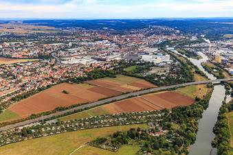 Vue aérienne de Usine 2 de SKF GmbH et usine ZF Friedrichshafen AG - Nord depuis le Sud à le quartier Oberndorf in Schweinfurt dans le département Bavière, Allemagne