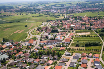 Vue aérienne de Porte du Vin vue du nord à le quartier Schweigen in Schweigen-Rechtenbach dans le département Rhénanie-Palatinat, Allemagne