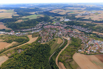 Vue aérienne de Vue de la ville depuis le nord-est à Grünsfeld dans le département Bade-Wurtemberg, Allemagne