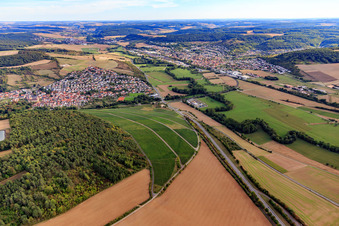 Vue aérienne de Vue de la vallée de la Tauber depuis le nord à le quartier Gerlachsheim in Lauda-Königshofen dans le département Bade-Wurtemberg, Allemagne