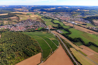 Vue aérienne de Vue de la vallée de la Tauber depuis le nord à le quartier Gerlachsheim in Lauda-Königshofen dans le département Bade-Wurtemberg, Allemagne
