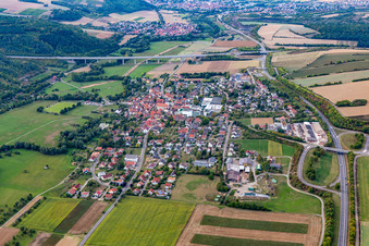 Vue aérienne de Du sud à le quartier Distelhausen in Tauberbischofsheim dans le département Bade-Wurtemberg, Allemagne
