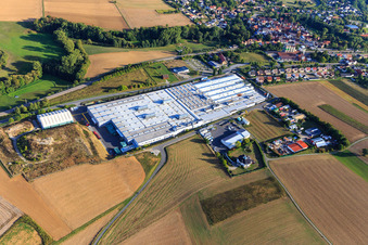 Vue aérienne de Zone industrielle Industriestraße avec Magna PT à Rosenberg dans le département Bade-Wurtemberg, Allemagne