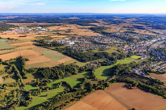 Vue aérienne de Kirnautal depuis le nord-est à Osterburken dans le département Bade-Wurtemberg, Allemagne