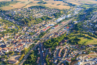 Vue aérienne de Voies ferrées sur la Güterhallenstraße depuis le nord-est à Osterburken dans le département Bade-Wurtemberg, Allemagne