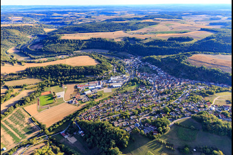 Vue aérienne de Vue du village dans le Seckachtal depuis le nord à Roigheim dans le département Bade-Wurtemberg, Allemagne