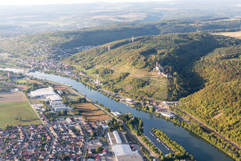 Vue aérienne de Complexe du château de Veste HORNBERG au-dessus du Neckar à Neckarzimmern dans le département Bade-Wurtemberg, Allemagne