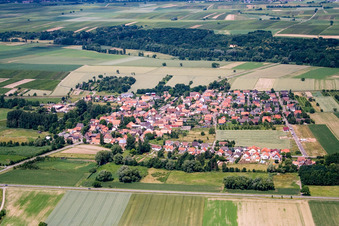 Vue aérienne de Ville du sud à Barbelroth dans le département Rhénanie-Palatinat, Allemagne