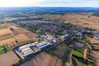 Vue aérienne de Vue de l'est avec MANN & SCHRÖDER COSMETICS GROUP à Hüffenhardt dans le département Bade-Wurtemberg, Allemagne