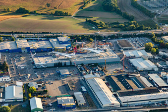 Vue aérienne de Espace extérieur du Musée Auto & Technik de Sinheim avec Concorde à le quartier Steinsfurt in Sinsheim dans le département Bade-Wurtemberg, Allemagne