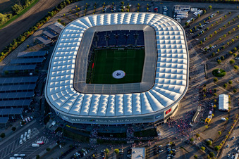 Vue aérienne de WIRSOL Rhein-Neckar-Arena avant le match amical à guichets fermés Pérou-Allemagne à le quartier Steinsfurt in Sinsheim dans le département Bade-Wurtemberg, Allemagne