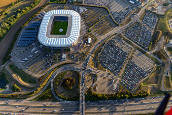 Vue oblique de WIRSOL Rhein-Neckar-Arena avant le match amical à guichets fermés Pérou-Allemagne à le quartier Steinsfurt in Sinsheim dans le département Bade-Wurtemberg, Allemagne