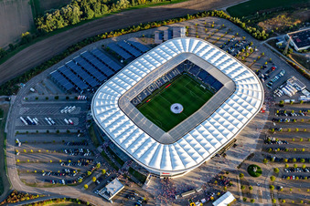Vue aérienne de Le stade WIRSOL Rhein-Neckar-Arena du TSG 1899 Hoffenheim avant le match amical à guichets fermés entre le Pérou et l'Allemagne à le quartier Steinsfurt in Sinsheim dans le département Bade-Wurtemberg, Allemagne