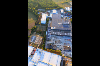 Vue aérienne de Zone industrielle Industriestraße avec le centre logistique Östringen de Rothermel warehousing services GmbH et Interbran Advanced Materials GmbH à Östringen dans le département Bade-Wurtemberg, Allemagne