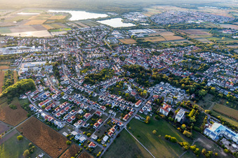 Vue aérienne de Sentier Mozart à le quartier Bad Langenbrücken in Bad Schönborn dans le département Bade-Wurtemberg, Allemagne