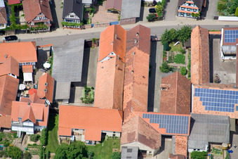 Vue aérienne de Rue principale à Winden dans le département Rhénanie-Palatinat, Allemagne