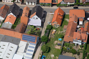 Vue aérienne de Rue principale à Winden dans le département Rhénanie-Palatinat, Allemagne