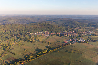 Vue aérienne de Neuwiller-lès-Saverne dans le département Bas Rhin, France