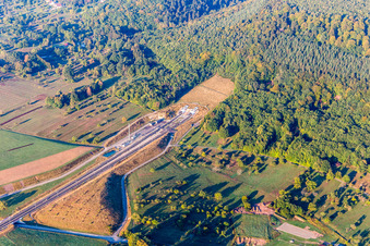 Vue aérienne de Entrée et sortie de l'ouvrage du tunnel de la ligne TGV Strasbourg-Paris à travers les Vosges du Nord à Ernolsheim-les-Saverne à Ernolsheim-lès-Saverne dans le département Bas Rhin, France