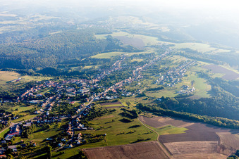 Vue aérienne de Montbronn dans le département Moselle, France