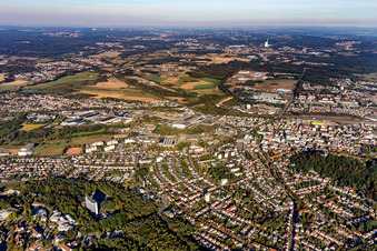 Vue aérienne de Vue des rues et des maisons dans les quartiers résidentiels à Homburg dans le département Sarre, Allemagne