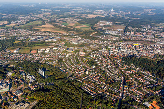 Vue aérienne de Vue des rues et des maisons dans les quartiers résidentiels à Homburg dans le département Sarre, Allemagne