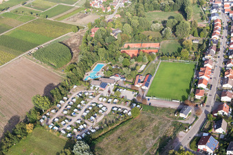 Vue oblique de Piscine extérieure et camping à Klingbachtal à le quartier Klingen in Heuchelheim-Klingen dans le département Rhénanie-Palatinat, Allemagne