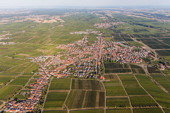 Maikammer dans le département Rhénanie-Palatinat, Allemagne depuis l'avion