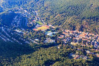 Vue aérienne de Quartier de Schöntal dans le Speyerbachtal à Neustadt an der Weinstraße dans le département Rhénanie-Palatinat, Allemagne