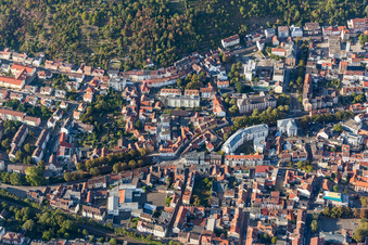 Neustadt an der Weinstraße dans le département Rhénanie-Palatinat, Allemagne vu d'un drone