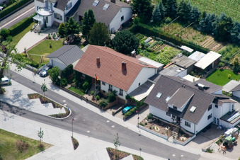 Rue de la gare à Winden dans le département Rhénanie-Palatinat, Allemagne hors des airs