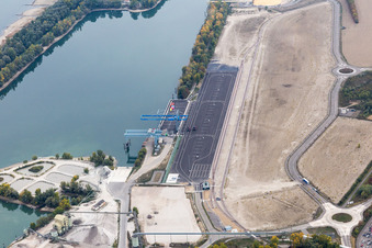 Vue aérienne de Nouveau port à Lauterbourg dans le département Bas Rhin, France