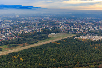 Vue aérienne de Aéroport Rastatt Baldenau à Rastatt dans le département Bade-Wurtemberg, Allemagne
