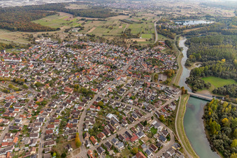 Vue aérienne de Du nord à le quartier Plittersdorf in Rastatt dans le département Bade-Wurtemberg, Allemagne