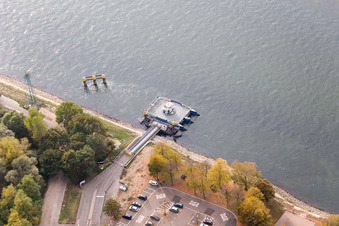 Vue oblique de Plittersdorf : Ferry solaire sur le Rhin à Seltz dans le département Bas Rhin, France
