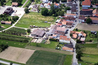 Vue aérienne de Rue Wiesen à le quartier Mühlhofen in Billigheim-Ingenheim dans le département Rhénanie-Palatinat, Allemagne
