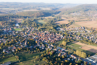 Wœrth dans le département Bas Rhin, France du point de vue du drone